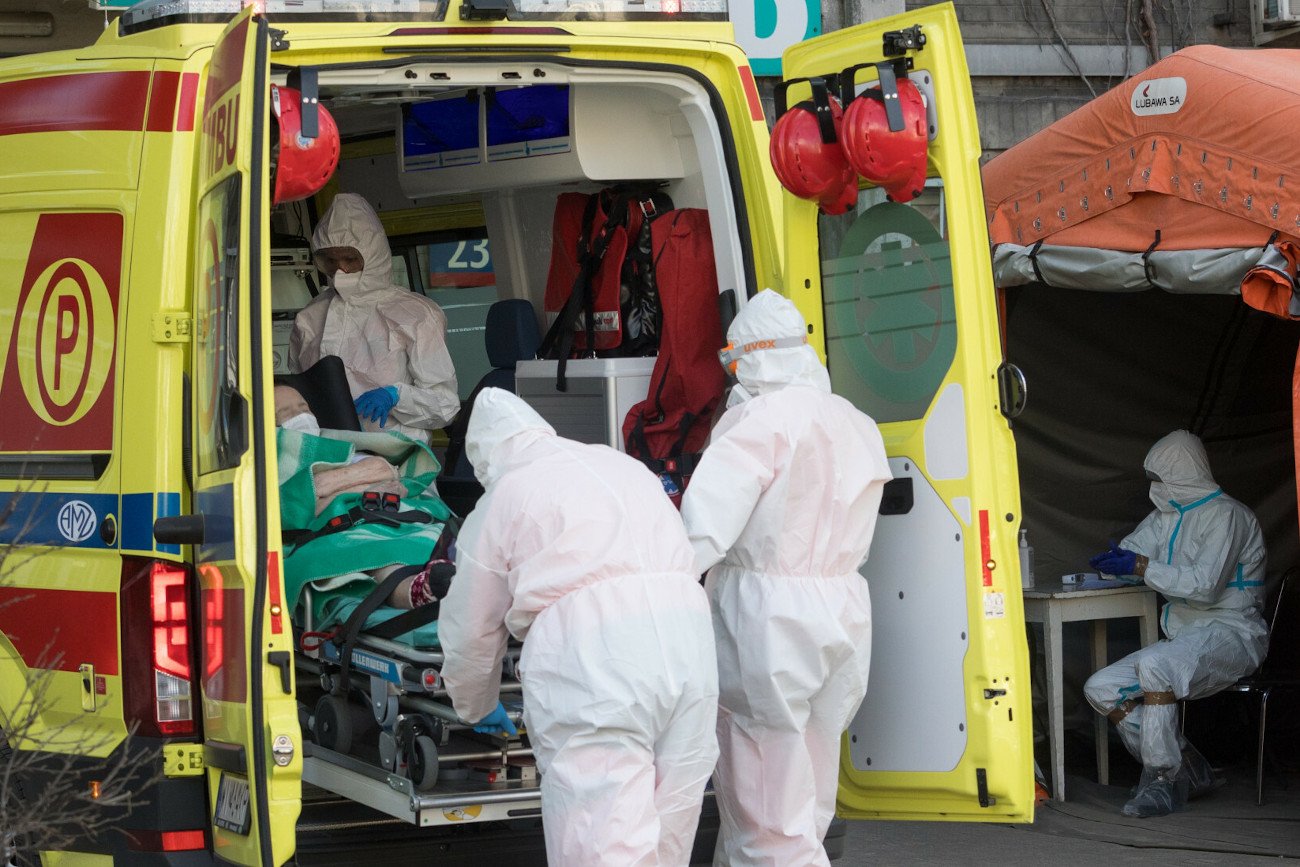 Raport o COVID-19. MZ przedstawiło dane na sobotę 25 września 2021