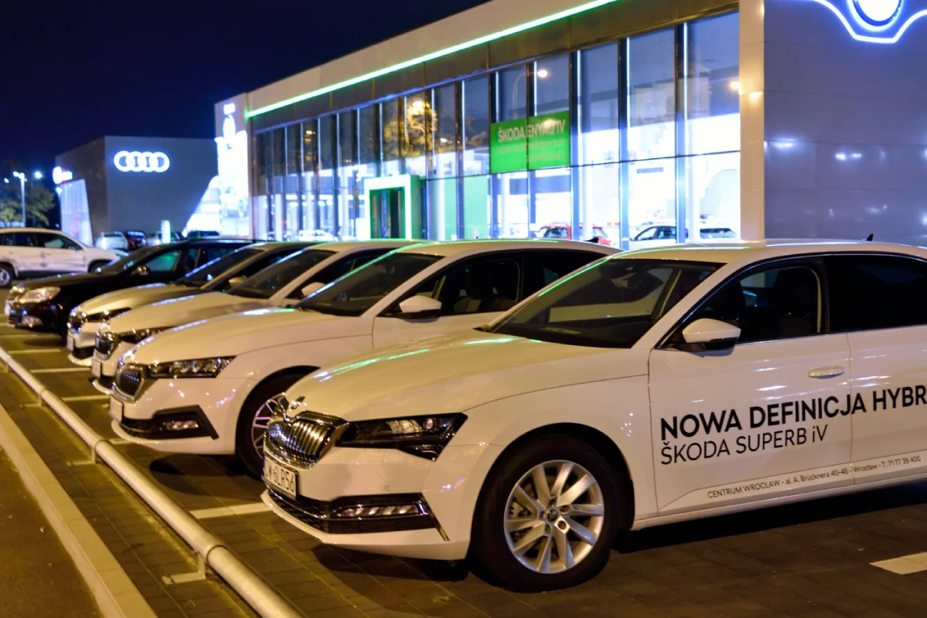 Kupno, leasing czy najem długoterminowy. Co się bardziej opłaca?