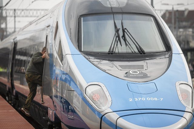 Jeden z pociągów Pendolino został pomalowany przez grafficiarzy