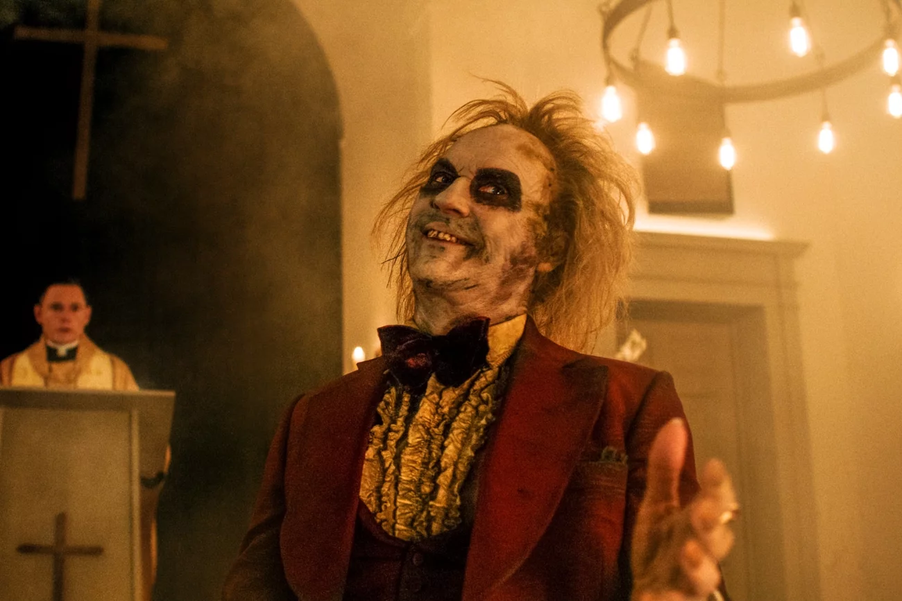 Michael Keaton w filmie "Beetlejuice Beetlejuice"