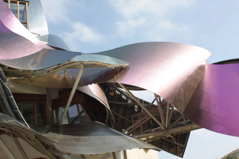 Fasada budynku hotel i restauracji Marques de Riscal jest nieprawdopodobna!