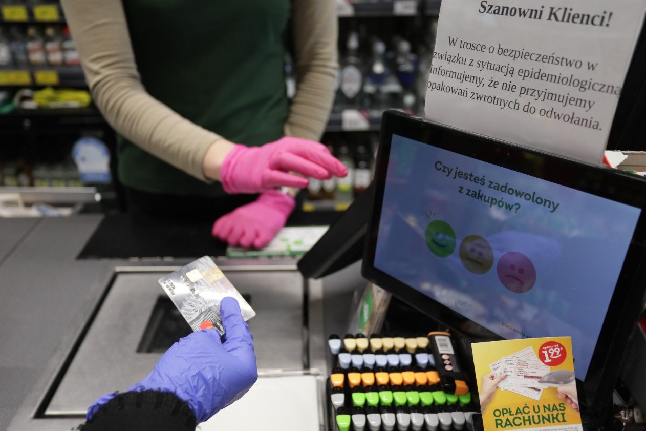 W Żabce będzie można kupić maseczki ochronne. Żabka całkowicie zrezygnowała z zysków ze sprzedaży masek ochronnych.