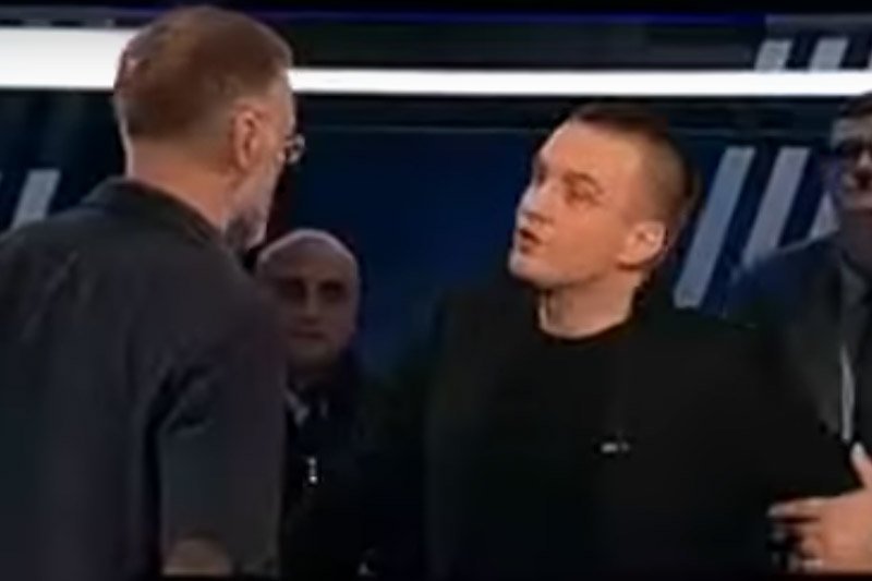 Polski dziennikarz Tomasz Maciejczuk wyszedł z rosyjskiego programu z podbitym okiem i krwiakami.