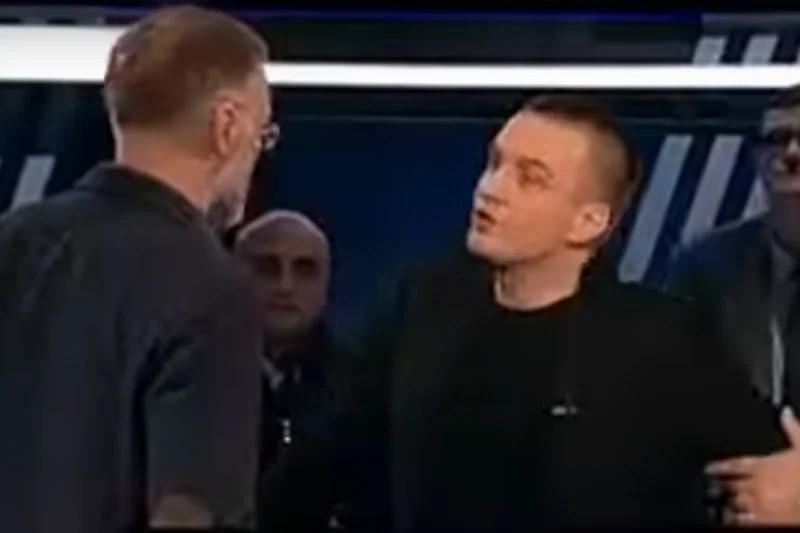 Polski dziennikarz Tomasz Maciejczuk wyszedł z rosyjskiego programu z podbitym okiem i krwiakami.