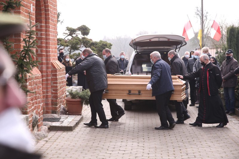 W Szczecinie odbył się pogrzeb oskarżanego o pedofilię księdza Andrzeja Dymera.