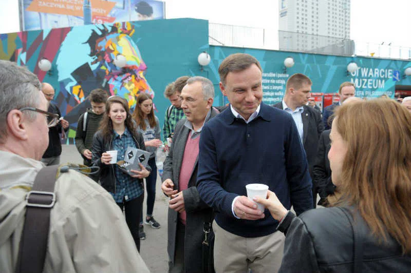 Andrzej Duda musi uważać, by nie przesadzić z ocieplaniem wizerunku.