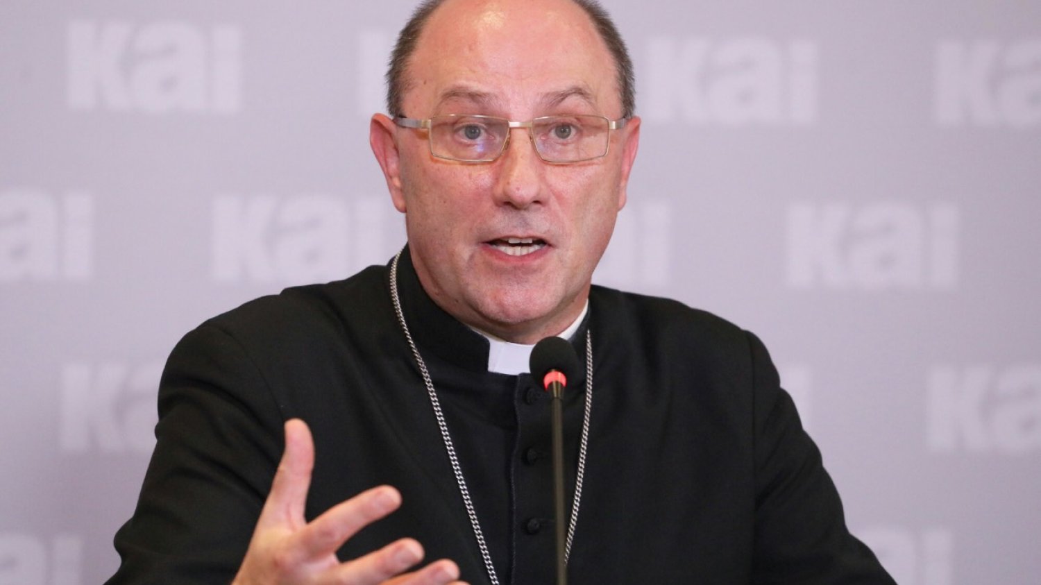 Prymas Polski abp Wojciech Polak podkreślił, że Kościół nie identyfikuje się z żadną partią polityczną