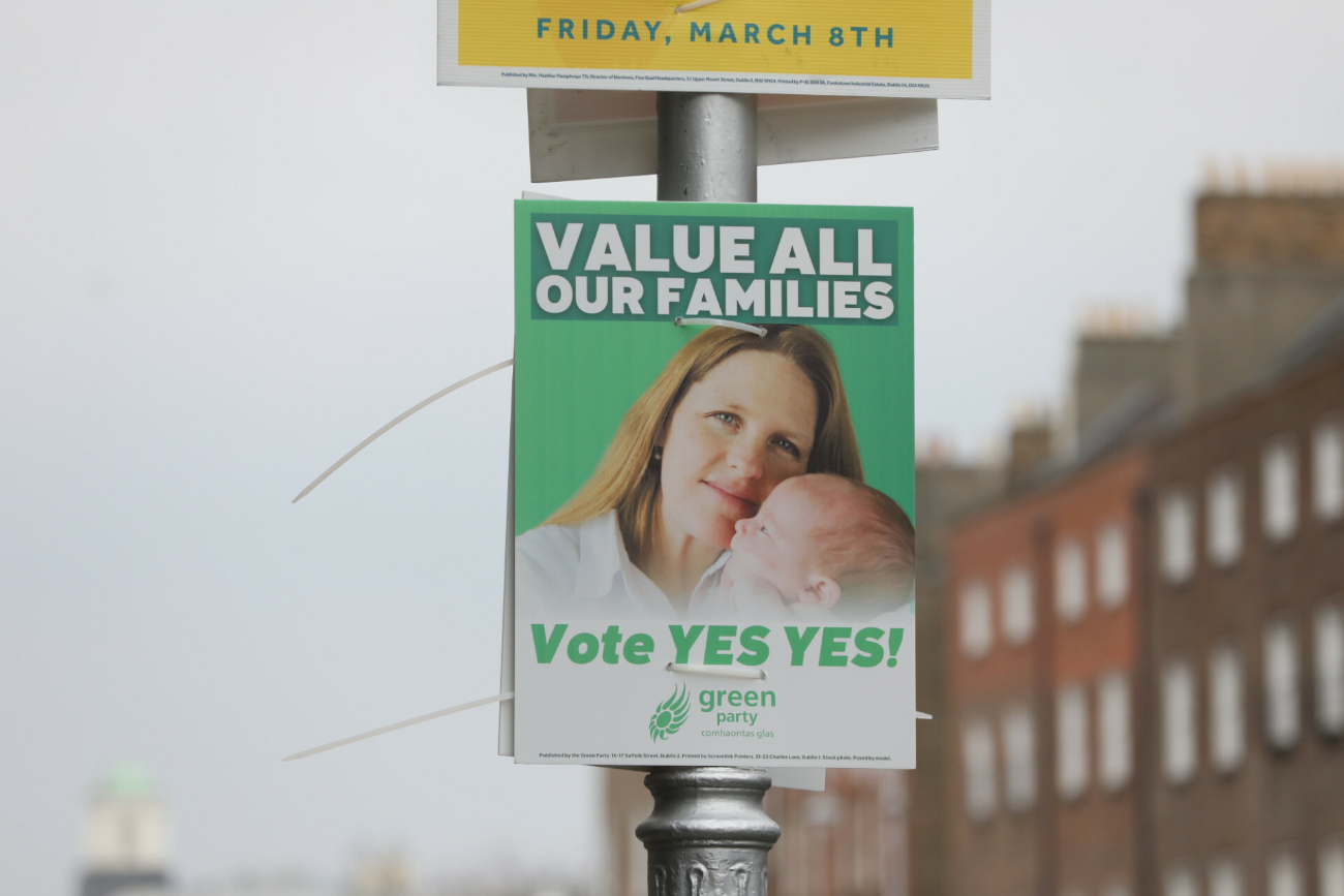 Fiasko referendum w Irlandii. Nie wykreślono z konstytucji kontrowersyjnych zapisów dot. kobiet.