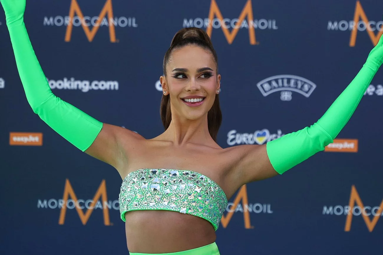 Blanka omal nie spadła ze schodów podczas ceremonii otwarcia Eurowizji (tzw. turkusowego dywanu). Blanka omal nie spadła ze schodów podczas ceremonii otwarcia Eurowizji (tzw. turkusowego dywanu).