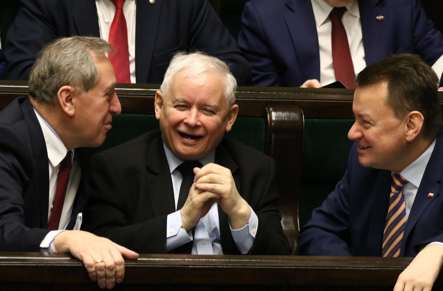 Raport "Partia w państwie..." wskazuje, że tylko w administracji PiS wymieniło ponad 11 tys. osób