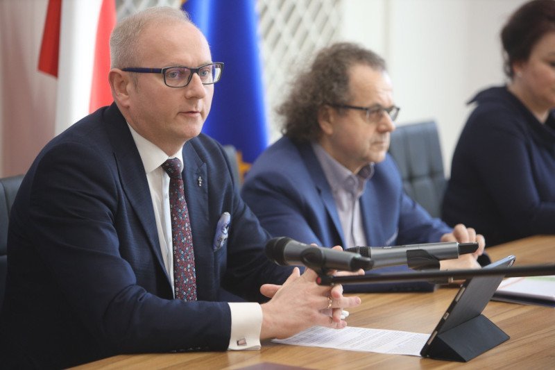 CBA weszło do urzędu byłego wojewody wielkopolskiego Łukasza Mikołajczyka.