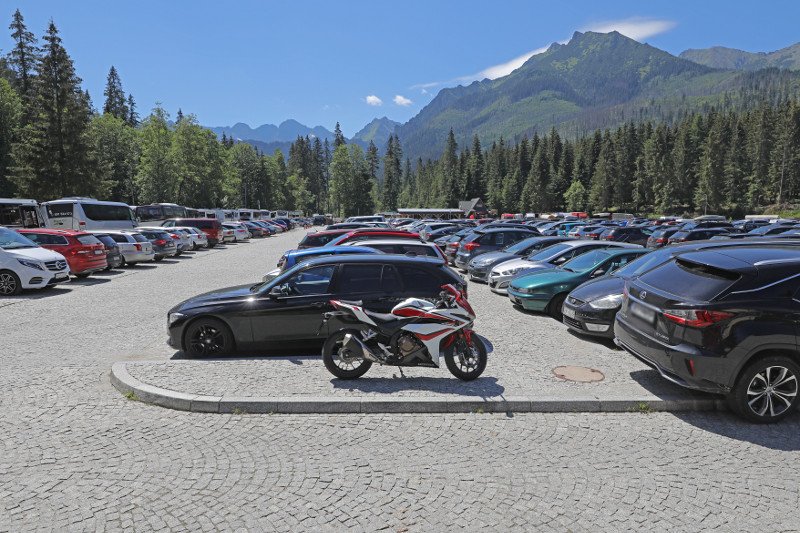 Na parking na Palenicy Białczańskiej i na Łysą Polanę można wjechać tylko po zarezerwowaniu miejsca przez internet.