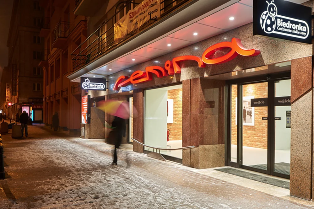 Po najstarszym w Warszawie kinie "Femina" został tylko neon.