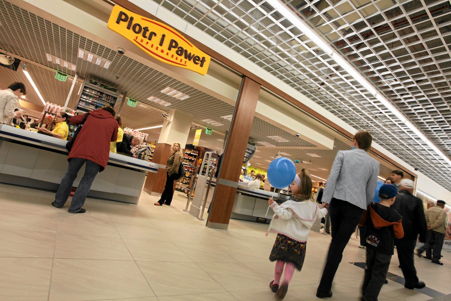 Telewizja konsumencka emituje reklamy i informacje w sklepach m.in. Piotr i Paweł, Tesco i Alma.