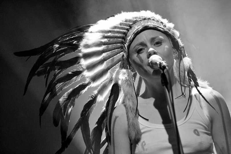 Antyreligijna piosenka Marii Peszek w TOK FM. Czy to zmierz polskiej zaściankowości religijnej?