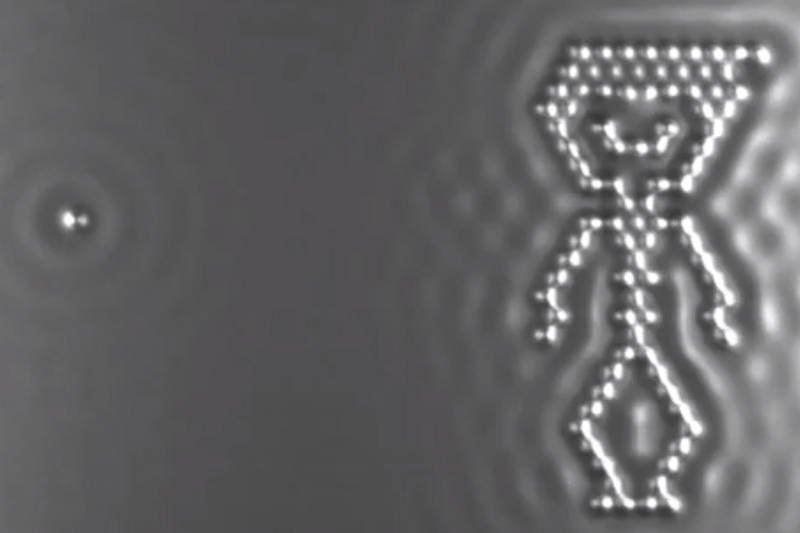 IBM opublikowało najmniejszy film na świecie zatytułowany "Chłopiec i jego atom".