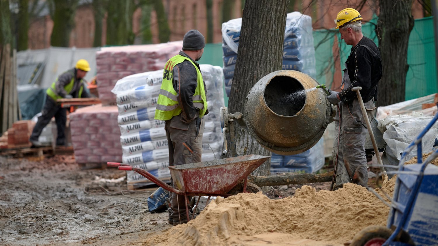 Nowe zasady zatrudniania cudzoziemców. Wzrost opłat i ban na Gruzinów