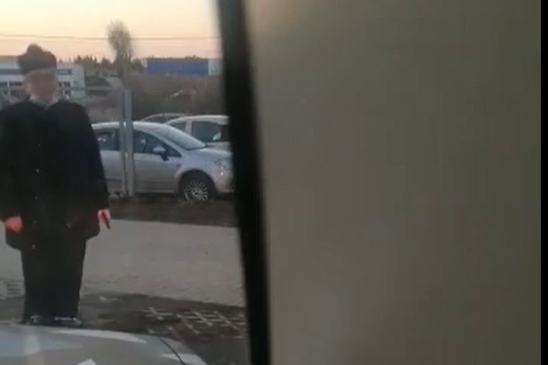 W mediach społecznościowych opublikowano bulwersujące nagranie kłótni z księdzem.