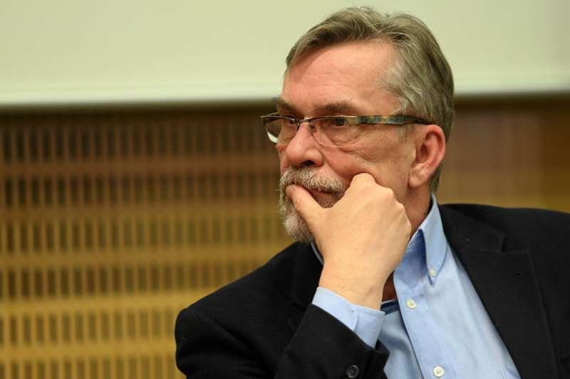 Jacek Żakowski stwierdza, że "umowy śmieciowe są szkodliwe dla wszystkich"