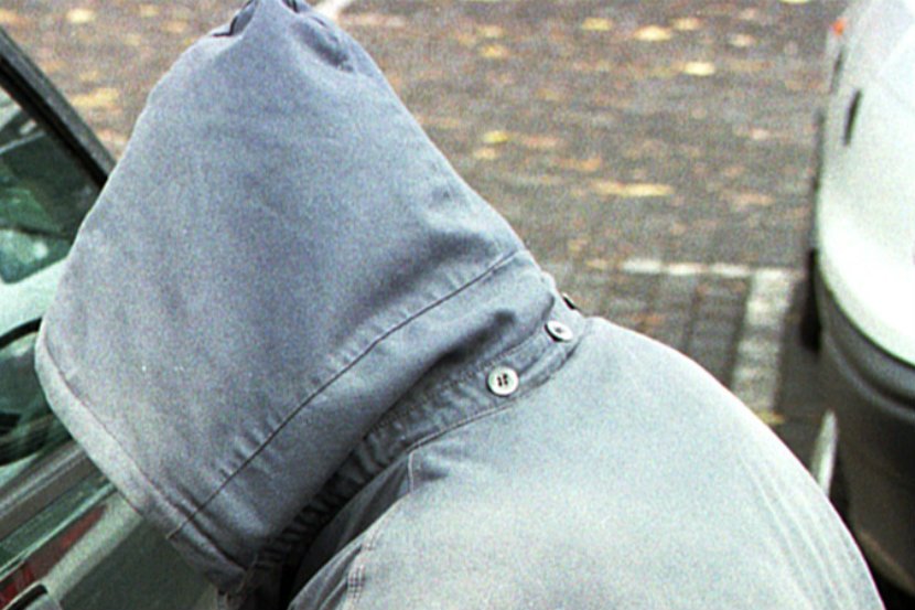 19-letni złodziej sałatki został złapany przez policjanta.