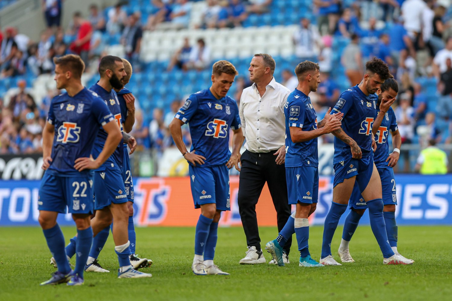 Lech Poznań daleko od awansu w Lidze Konferencji. Kompromitacja w Islandii, mistrz przegrał z Vikingurem Reykjavik