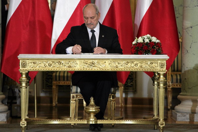 Macierewicz zaczyna walkę o Smoleńsk. Za kilka dni ruszy komisja, która "naprawdę" wyjaśni co się stało