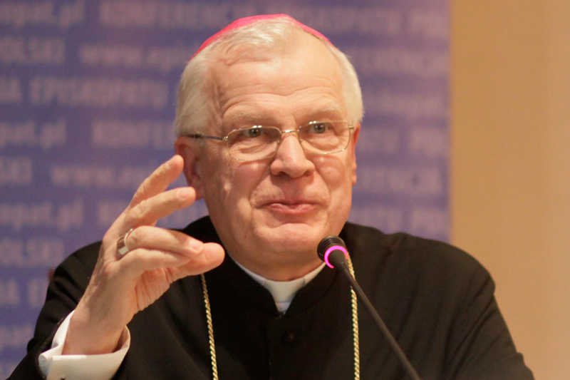 Rewolucja w sprawie in vitro. Przewodniczący Episkopatu, arcybiskup Józef Michalik: Sprawę trzeba uregulować, brak przepisów jest gorszy.