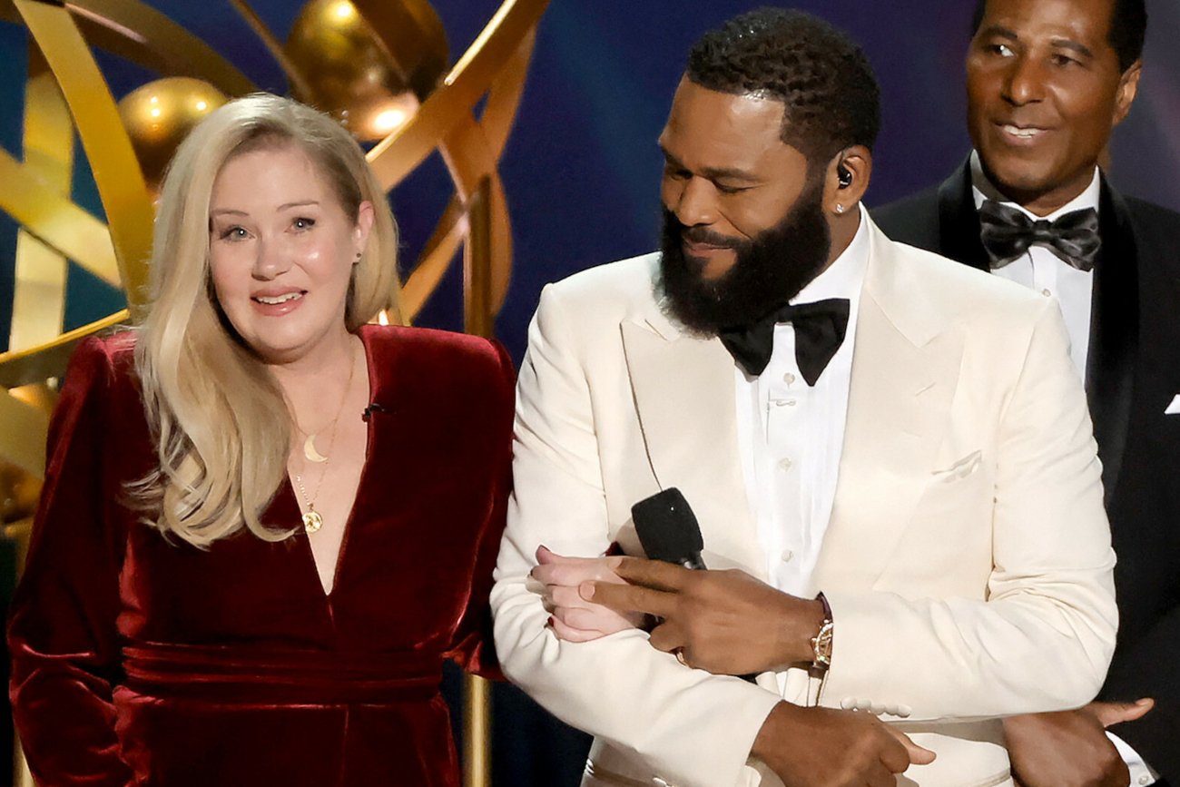 Emmy 2023. Christina Applegate popłakała się na scenie.