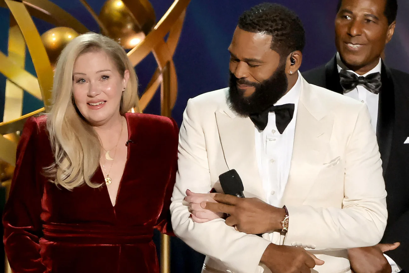 Emmy 2023. Christina Applegate popłakała się na scenie.