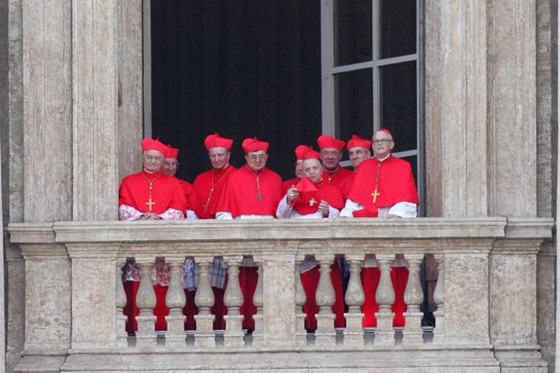 Kardynałowie mają sprawić, by w Watykanie było więcej kobiet. Zdjęcie z 2005 roku.