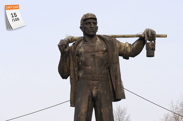 Plan trzyletni (1947-1949) doprowadził do odbudowy Polski ze zniszczeń wojennych. Na zdjęciu pomnik Wincentego Pstrowskiego, robotnika, który został uznany za pierwszego przodownika pracy w PRL-u