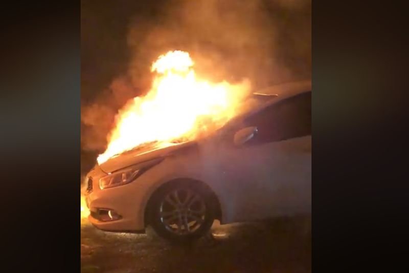 Pożar kamienicy w której mieszka Krzysztof Brejza to nie koniec "dziwnych" podpaleń. Tym razem spłonął samochód radnego PO Radosława Drozdowicza.