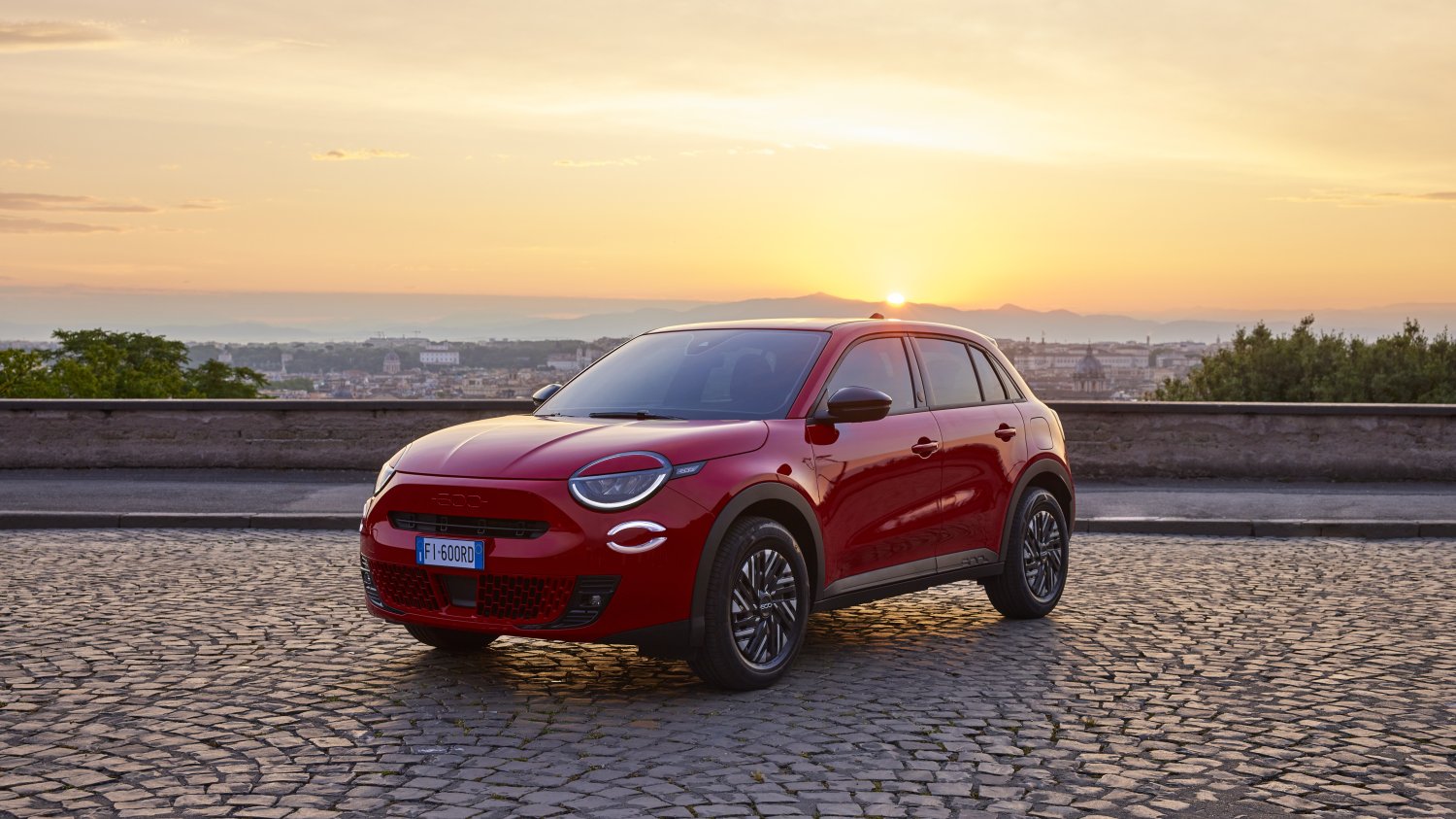Nowy Fiat 600 prezentuje się bardzo okazale.