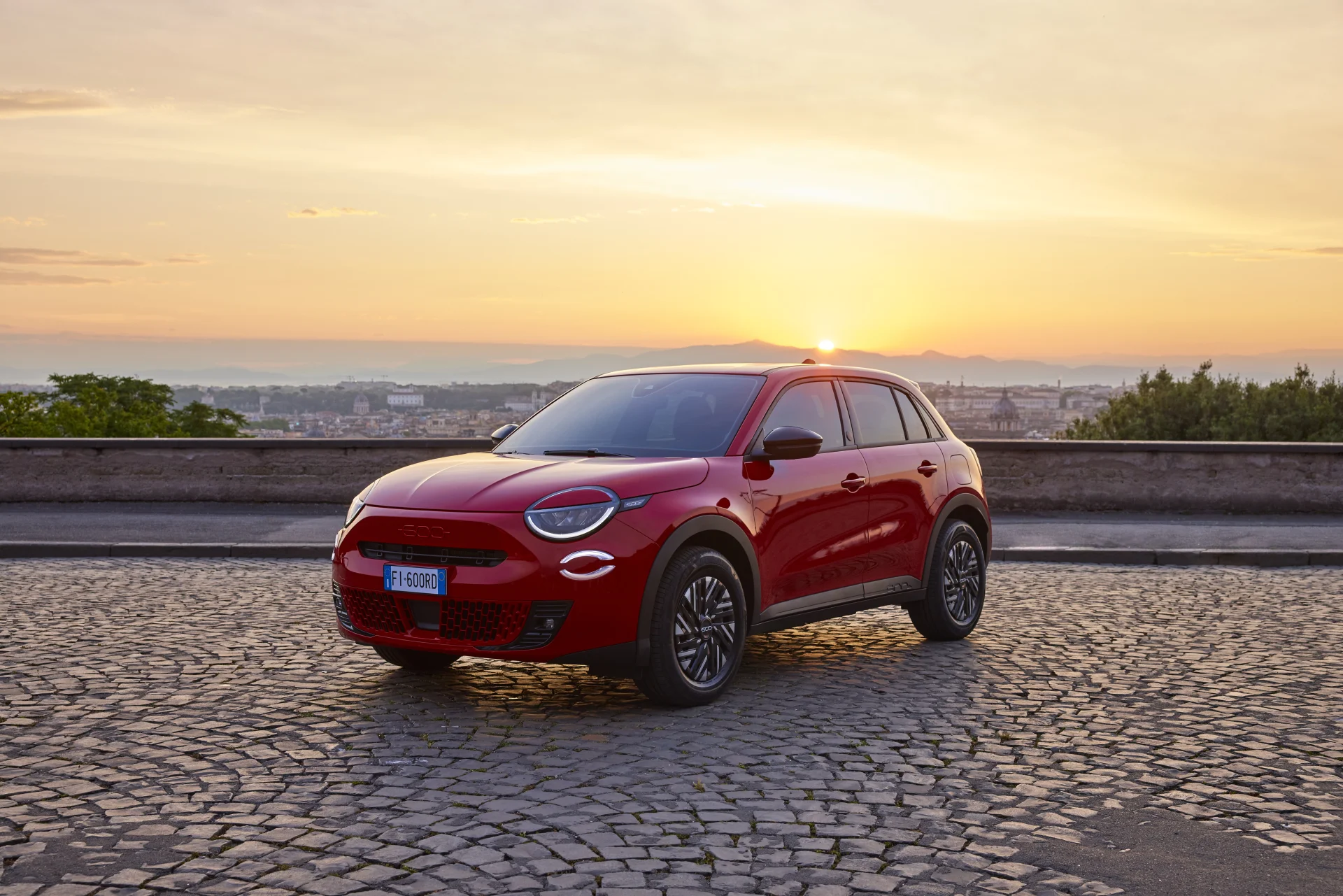 Nowy Fiat 600 prezentuje się bardzo okazale.