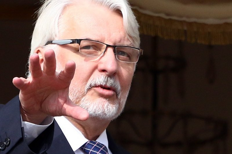 Szef polskiej dyplomacji Witold Waszczykowski znów rzucił " dyplomatycznym mięsem."  Chce zamykać Ukraińcom drzwi do UE. PiS-owskie Międzymorze skurczyło się do Trójmorza.