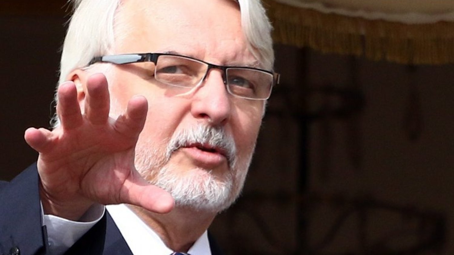 Szef polskiej dyplomacji Witold Waszczykowski znów rzucił " dyplomatycznym mięsem."  Chce zamykać Ukraińcom drzwi do UE. PiS-owskie Międzymorze skurczyło się do Trójmorza.