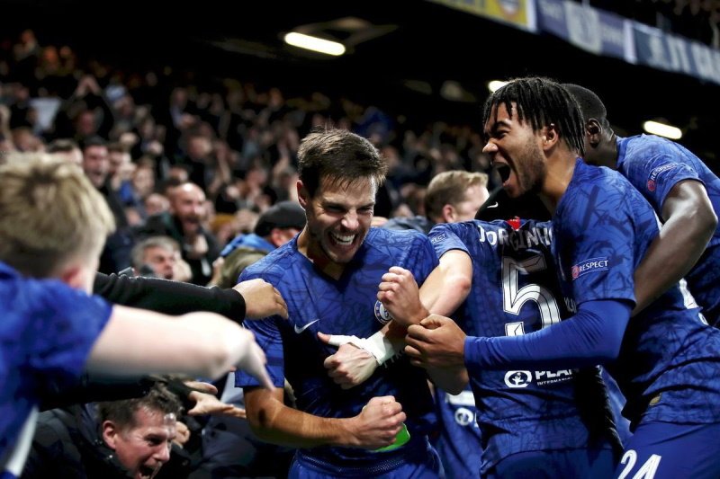 Czy piłkarze Chelsea Londyn będą mieli we wtorek powody do radości? Znów zagrają w Hiszpanii, tym razem w Madrycie