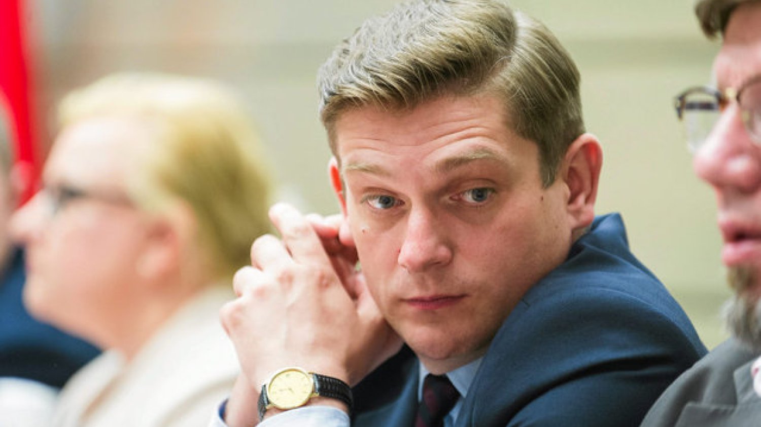 Bartosz Kownacki chyba jednak ma problemy z wytłumaczeniem kontaktów z Rosją. W jego oświadczeniu coś się bardzo mocno nie zgadza.
