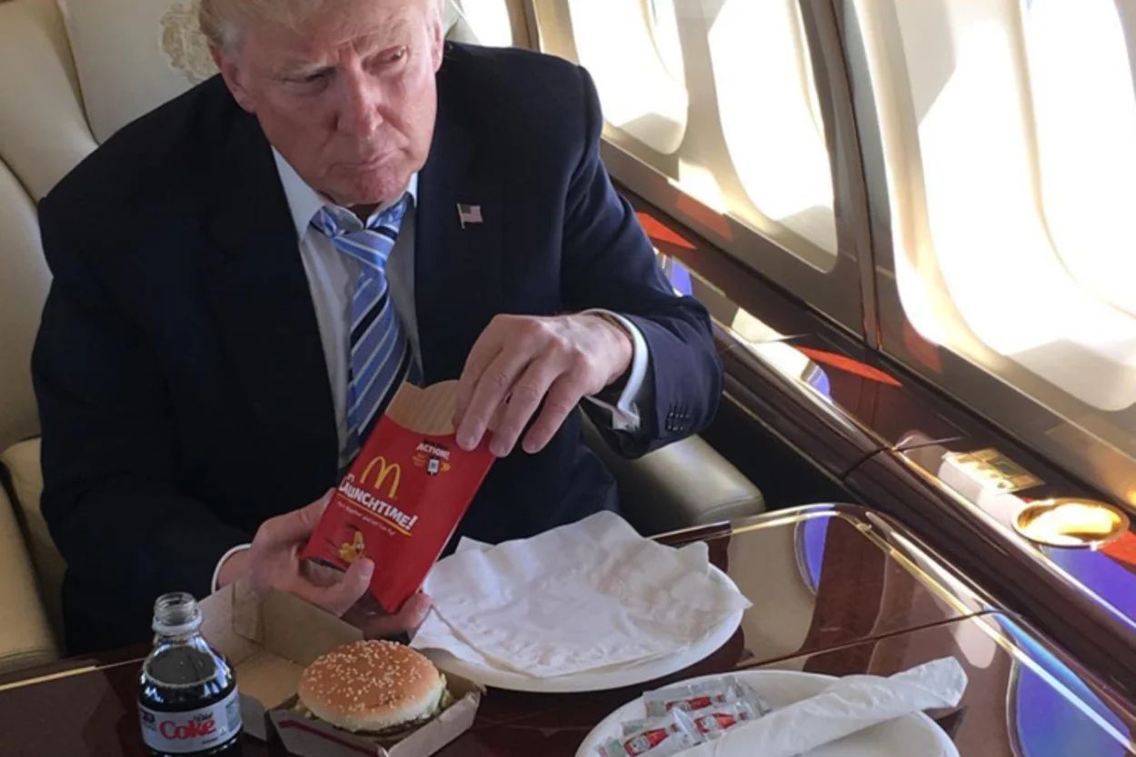 Prezydent USA Donald Trump wypija 12 puszek dziennie swojego ulubionego napoju.