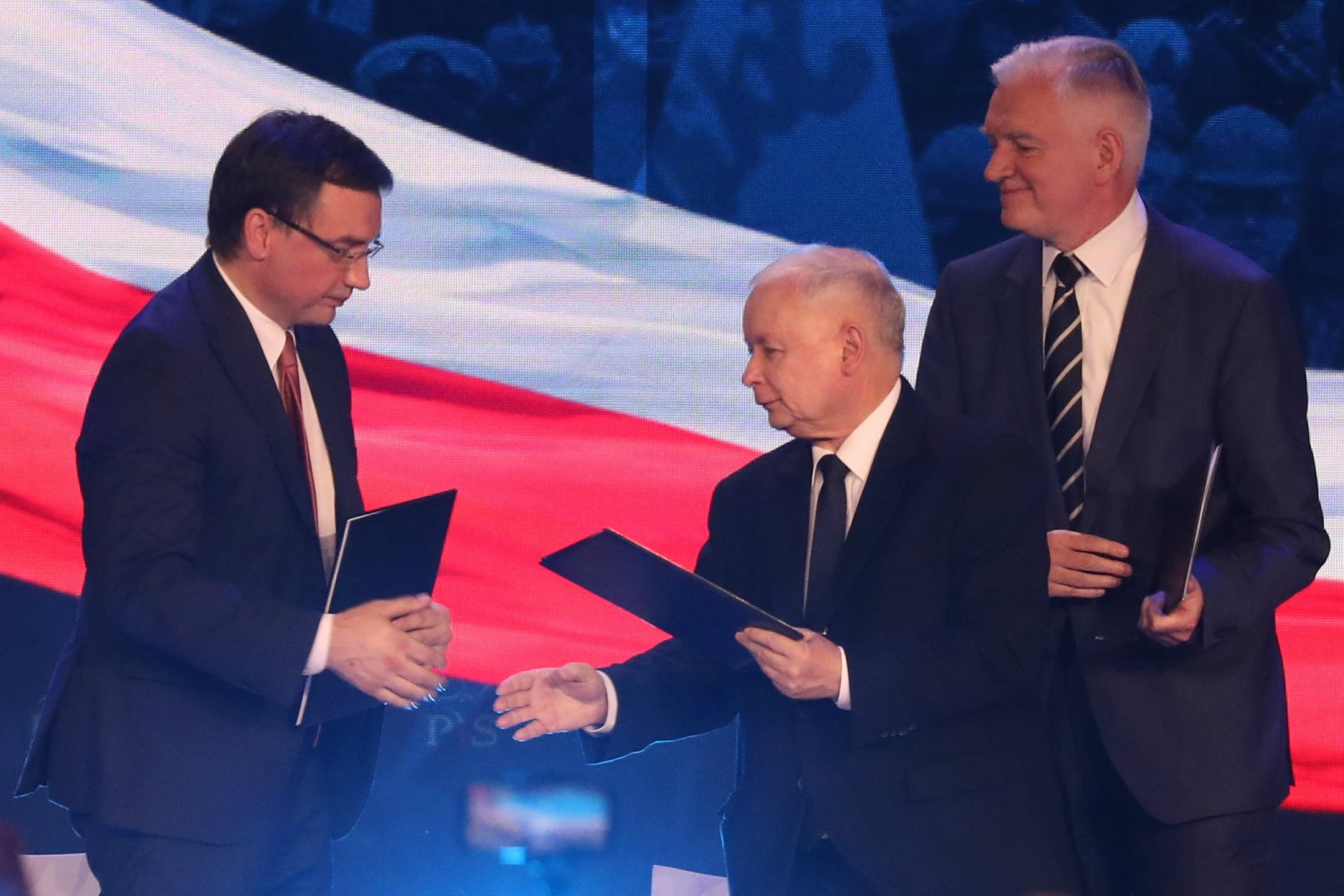 Prezes Solidarnej Polski Zbigniew Ziobro, Jarosław Kaczyński z PiS oraz Jarosław Gowin (Porozumienie) podpisali porozumienie dot. współpracy w ramach Zjednoczonej Prawicy. Znamy już jego szczegóły.