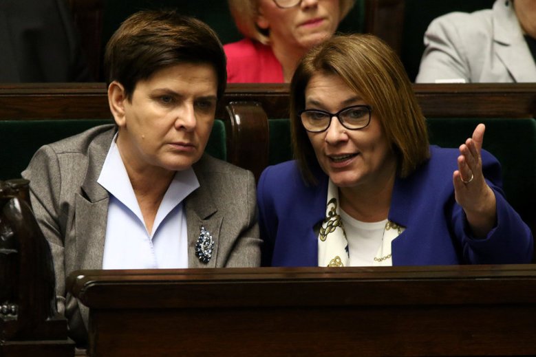 Rzeczniczka PiS Beata Mazurek opublikowała na Twitterze decyzję komitetu politycznego partii rządzącej ws. zastąpienia Beaty Szydło Mateuszem Morawieckim na stanowisku premiera.