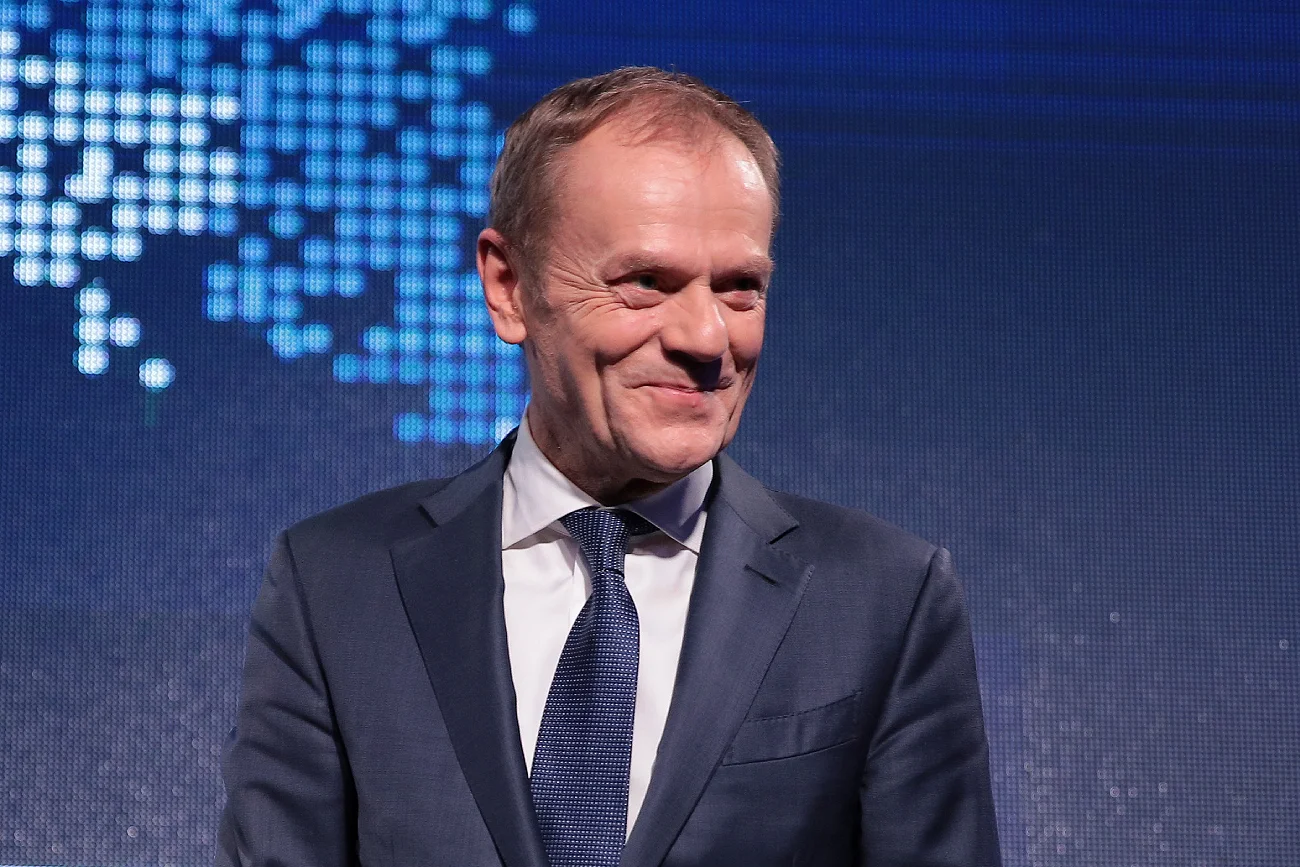 Donald Tusk na Twitterze w zabawny sposób odniósł się do słów "srał kto tę stępkę", które padły ze strony Małgorzaty Jacyny-Witt z PiS. Donald Tusk na Twitterze w zabawny sposób odniósł się do słów "srał kto tę stępkę", które padły ze strony Małgorzaty Jacyny-Witt z PiS