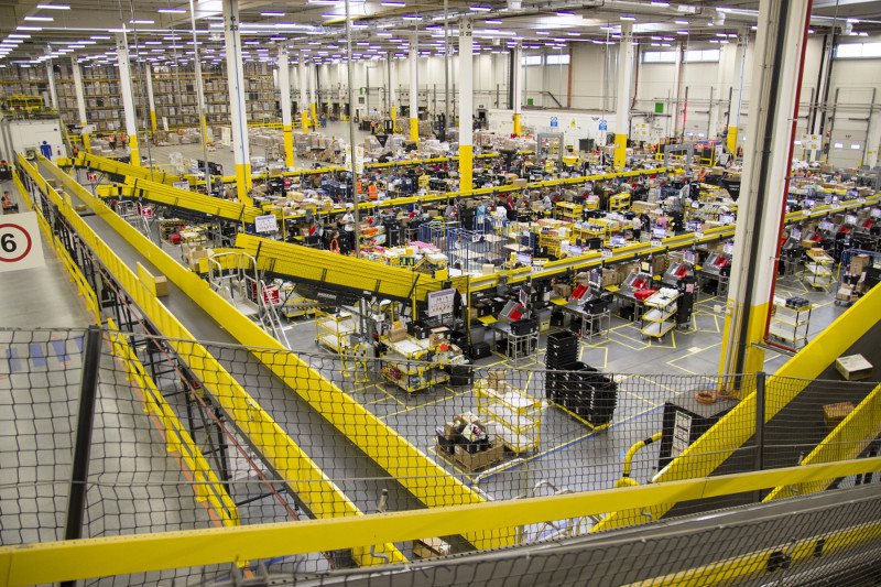 26 listopada rusza Cyber Monday, dzień wielkich wyprzedaży i promocji na całym świecie. Na zdjęciu centrum logistyczne Amazon w podwrocławskich Bielanach