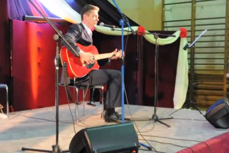 Adam Jarubas walczy o głosy śpiewając Marka Grechutę i Stare Dobre Małżeństwo.