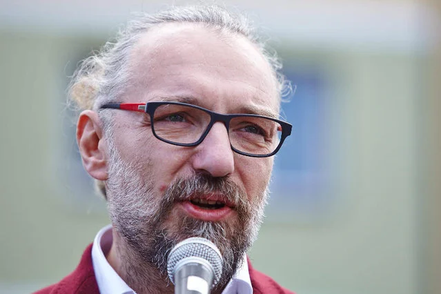 Mateusz Kijowski został napadnięty na dworcu