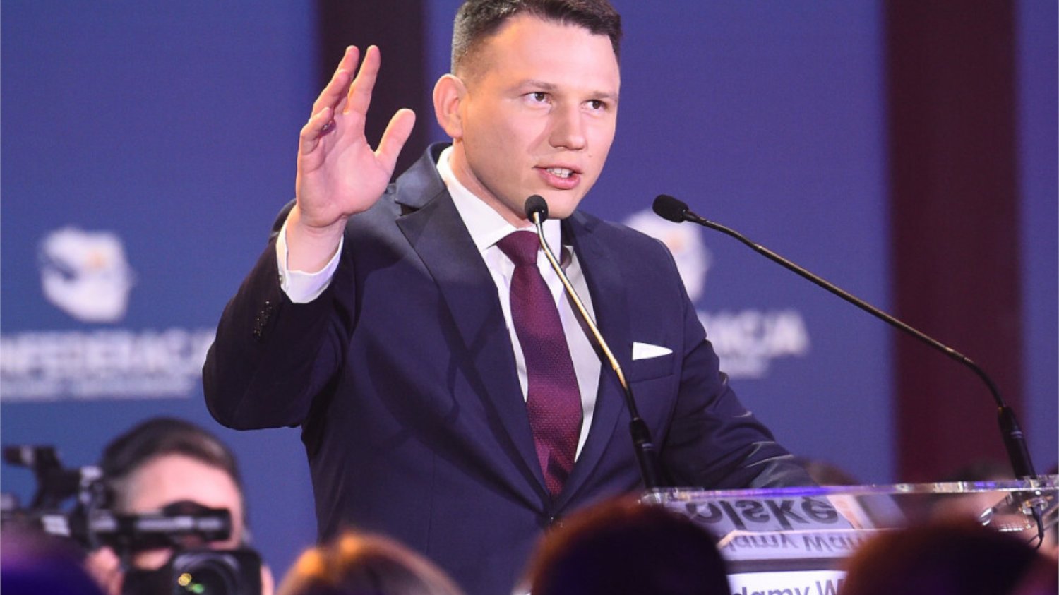 Sławomir Mentzen zamieścił na Twitterze wulgarny wpis o Tusku i Morawieckim