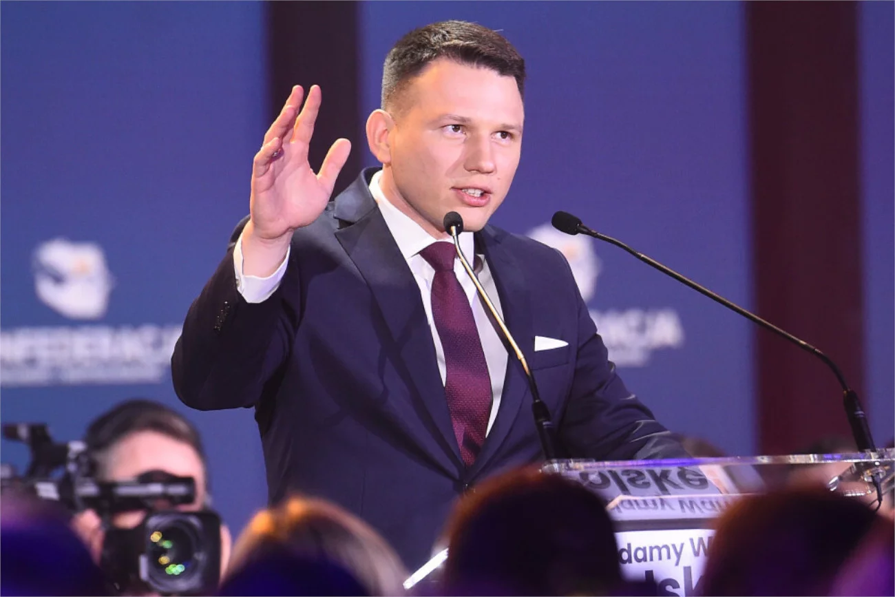 Sławomir Mentzen zamieścił na Twitterze wulgarny wpis o Tusku i Morawieckim
