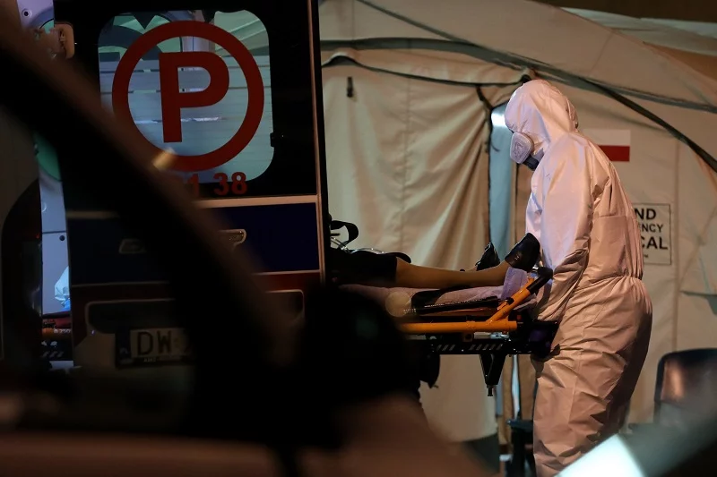 Kolejny gwałtowny wzrost zakażeń i zgonów w raporcie o epidemii koronawirusa.