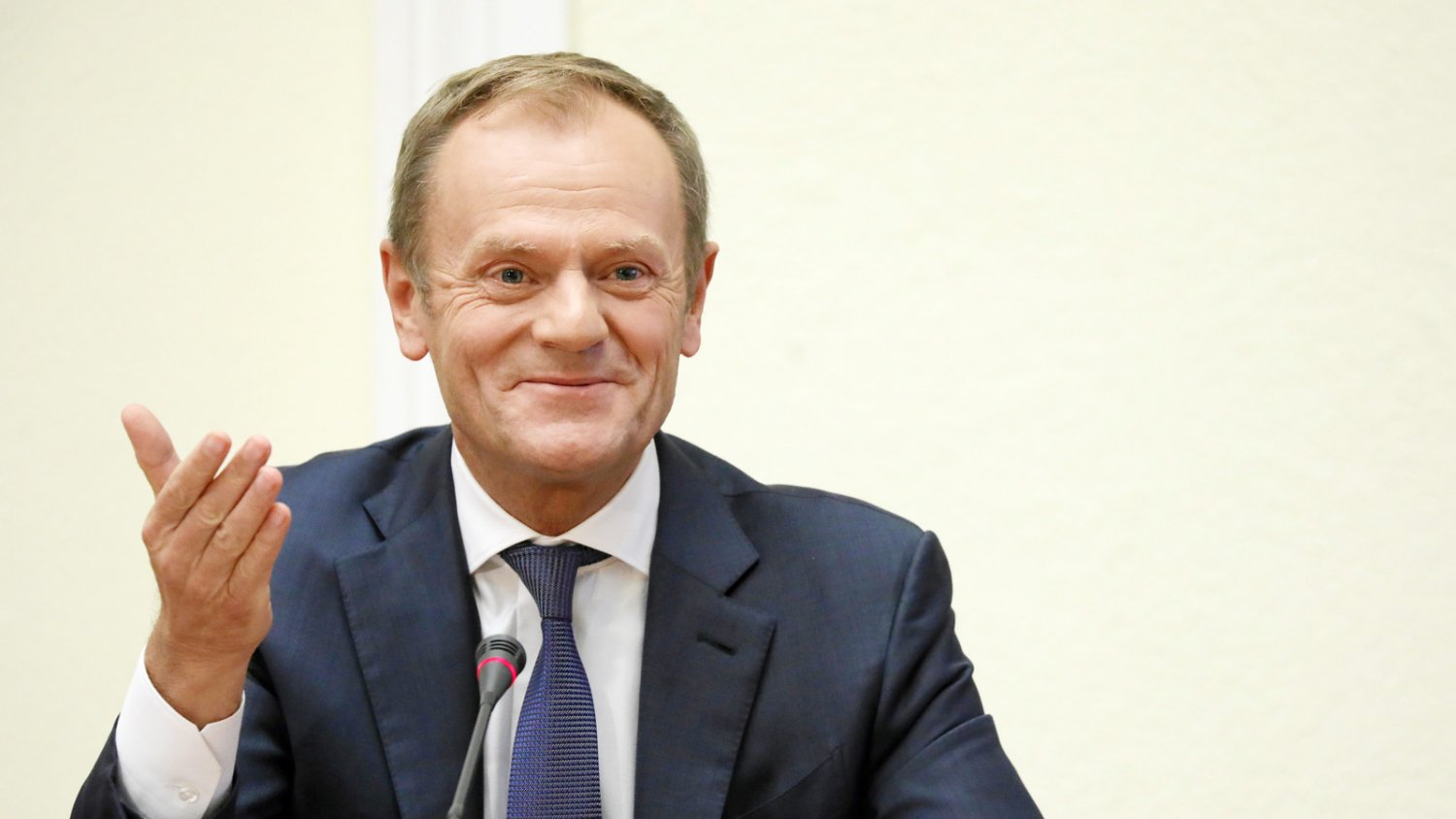 Donald Tusk pokazał dziś, czym się różni pierwszoligowy europejski polityk od "trampkarzy" z polskiego Sejmu.