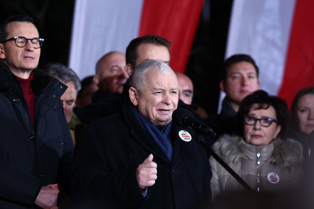 Topnieje przewaga PiS, PiS traci w sondażach – grzmią po ostatnich badaniach opinii publicznej media.